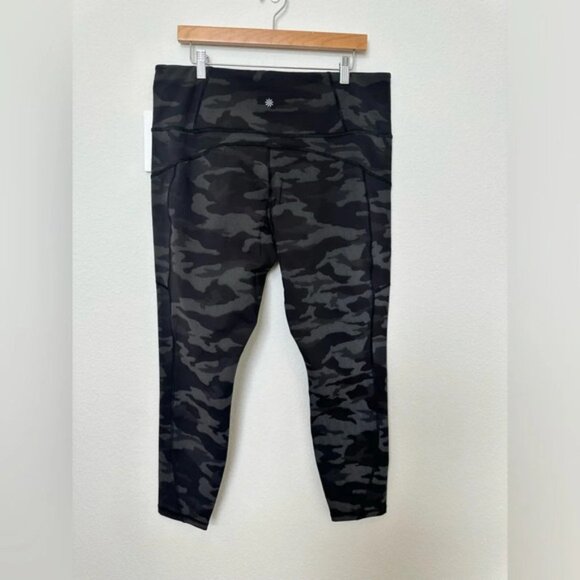 NWT Athleta RAINIER REFLECTIVE TIGHT Leggings Camo Black Cropped 2XL - Picture 4 of 12